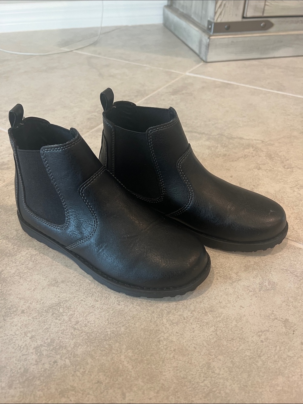 • Boy Old Navy Black Chelsea Boots - Classic Slip-On Ankle Boots, size 3 •